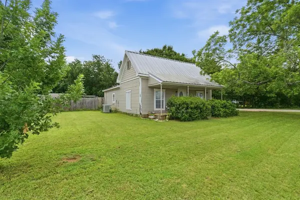 302 Tower Road, Rio Vista, TX 76093