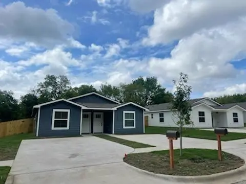 608 E 3rd Street, Bonham, TX 75418