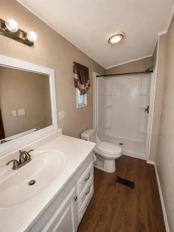 9949 Greentree Lane, Wills Point, TX 75169