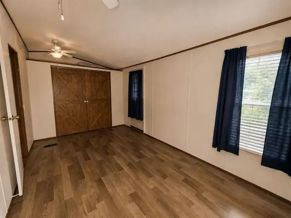 9949 Greentree Lane, Wills Point, TX 75169