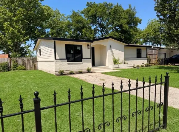 2305 Lockhart Avenue, Dallas, TX 75228