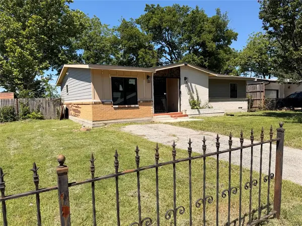 2305 Lockhart Avenue, Dallas, TX 75228