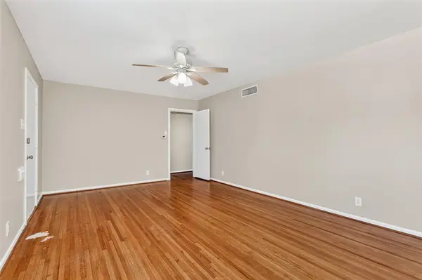 1830 Viewcrest Drive, Dallas, TX 75228