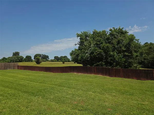 126 E Post Oak, Frankston, TX 75763