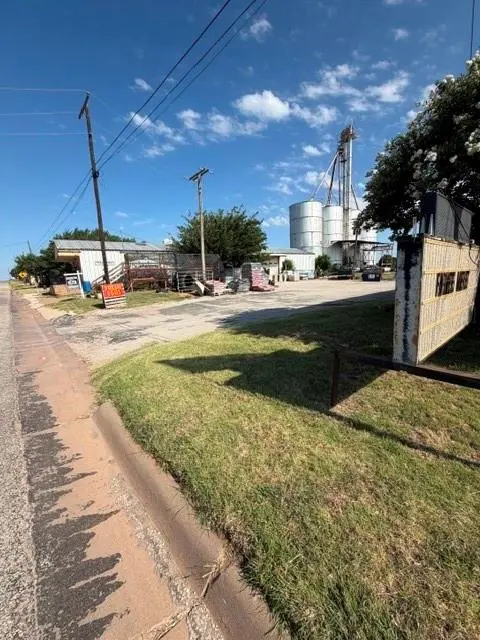 311 E Main Street, Archer City, TX 76351