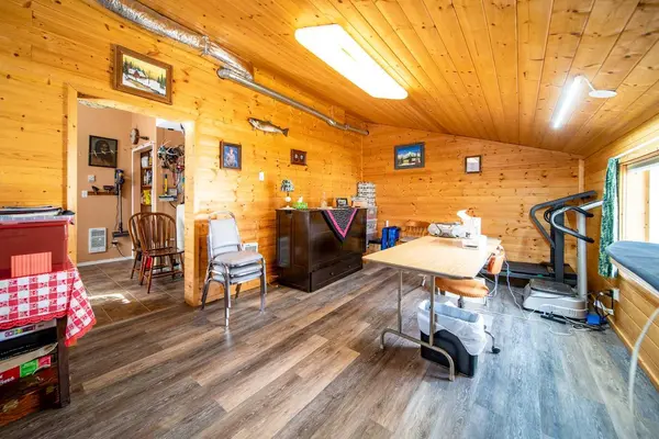 4608 51 AVE, Czar, AB T0B 0Z0
