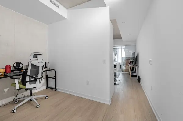 195 McCaul ST #521, Toronto C01, ON M5T 0E5