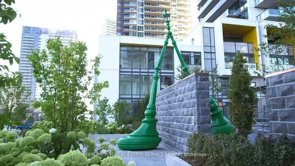 85 McMahon DR #1501, Toronto C15, ON M2K 0H1