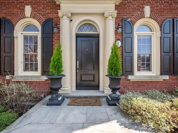 1 Willett CRES, Richmond Hill, ON L4C 7W7