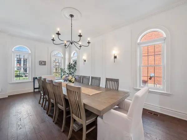 1 Willett CRES, Richmond Hill, ON L4C 7W7