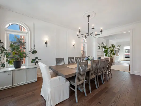 1 Willett CRES, Richmond Hill, ON L4C 7W7