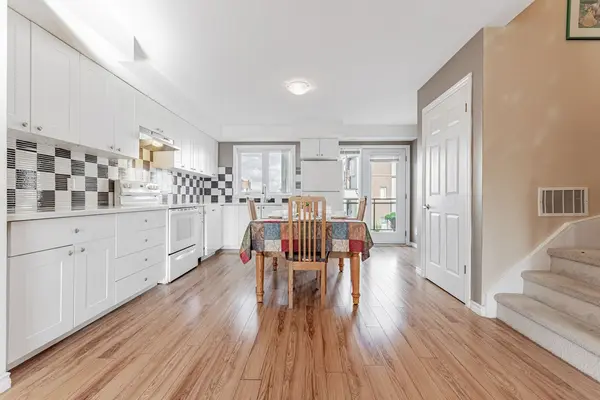 15943 Bayview AVE #9, Aurora, ON L4G 0S3