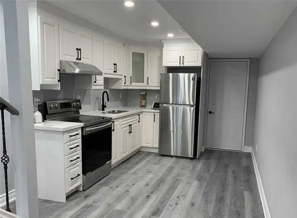 155 Chelsea CRES #2, Bradford West Gwillimbury, ON L3Z 0J8