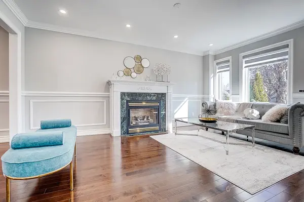 4 Casson PL, Markham, ON L3R 0G2