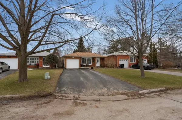 15 Buchanan ST, Barrie, ON L4M 6B7
