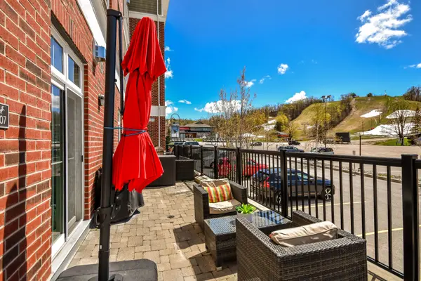 40 Horseshoe BLVD #107, Oro-medonte, ON L4M 4Y8
