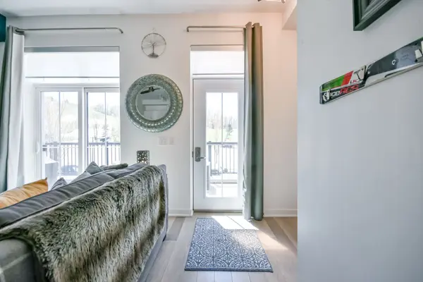 40 Horseshoe BLVD #107, Oro-medonte, ON L4M 4Y8