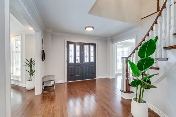 427 CAIRNCROFT RD, Oakville, ON L6V 4N1