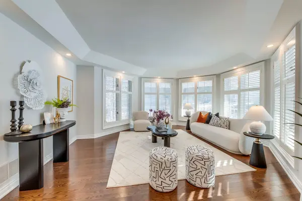 427 CAIRNCROFT RD, Oakville, ON L6V 4N1