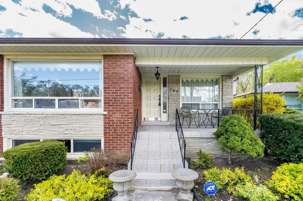 169 Grandravine DR, Toronto W05, ON M3J 1B6