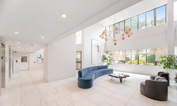 1580 Mississauga Valley BLVD #906, Mississauga, ON L5A 3T8