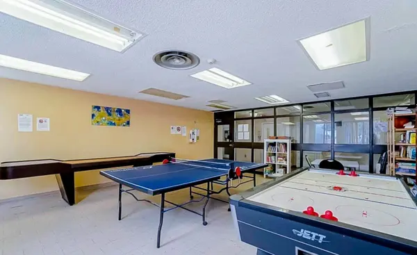 1580 Mississauga Valley BLVD #906, Mississauga, ON L5A 3T8