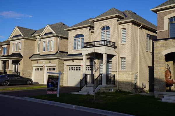 5 Dolomite DR, Brampton, ON L6P 4R8