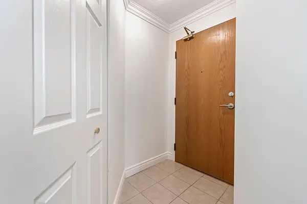 3 Hickory Tree RD #510, Toronto W04, ON M9N 3W5