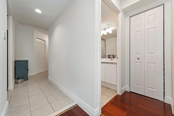 3 Hickory Tree RD #510, Toronto W04, ON M9N 3W5