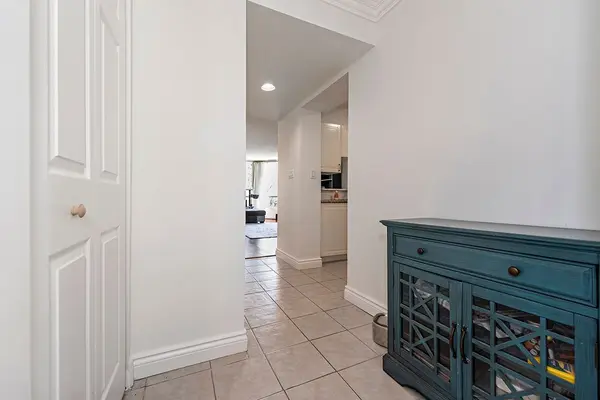3 Hickory Tree RD #510, Toronto W04, ON M9N 3W5
