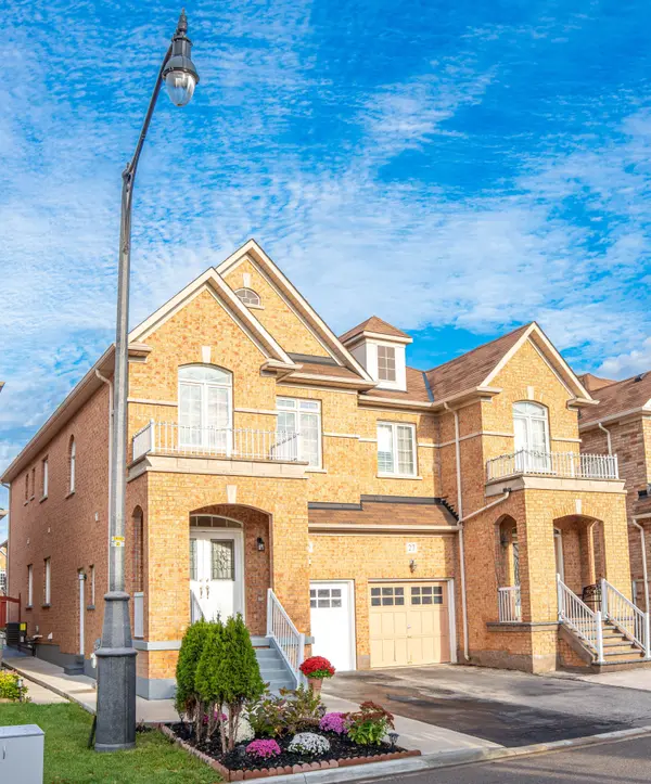 25 Versailles CRES, Brampton, ON L6P 3J8