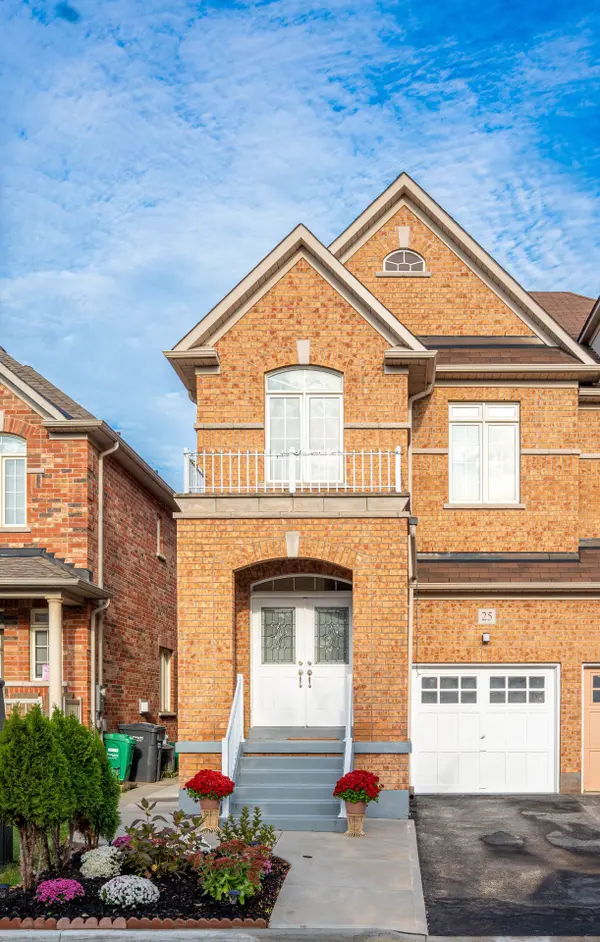 25 Versailles CRES, Brampton, ON L6P 3J8