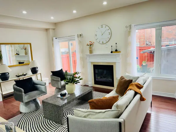 25 Versailles CRES, Brampton, ON L6P 3J8