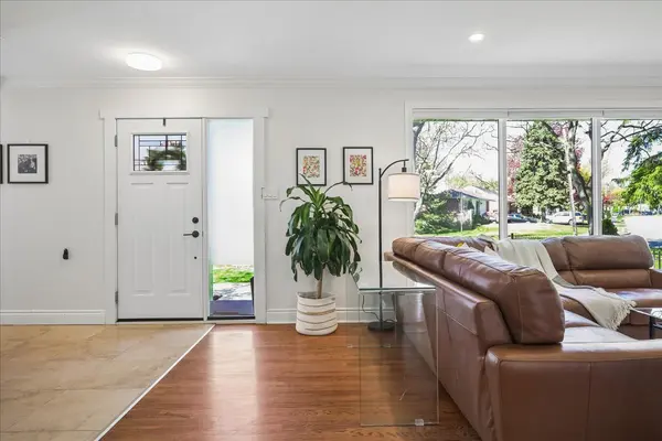 1463 Augustine DR, Burlington, ON L7P 2N1