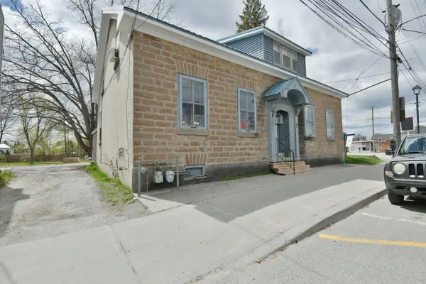 28 Wilson ST W, Perth, ON K7H 2M9