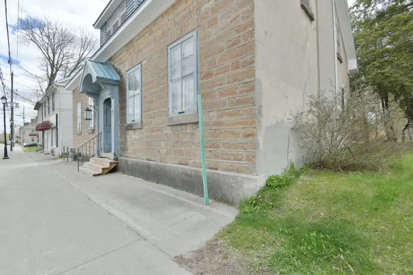 28 Wilson ST W, Perth, ON K7H 2M9