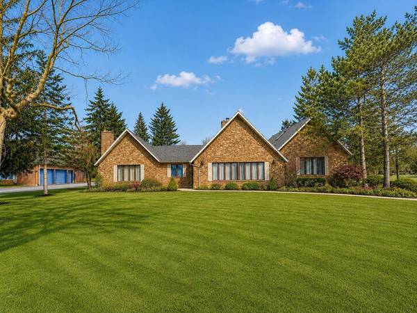 2033 Niagara River Pkwy, Fort Erie, ON L2A 5M4