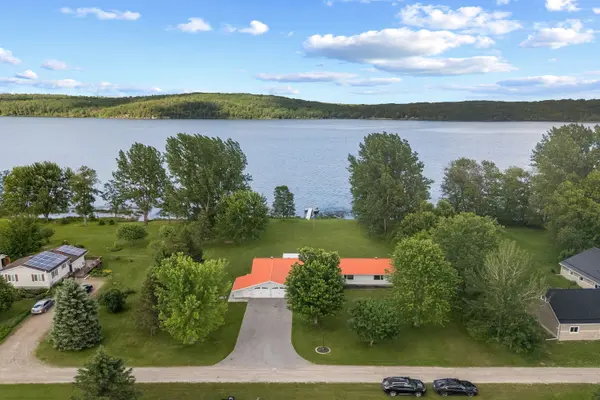 34 Bird Lake TRL, Whitewater Region, ON K0J 1K0