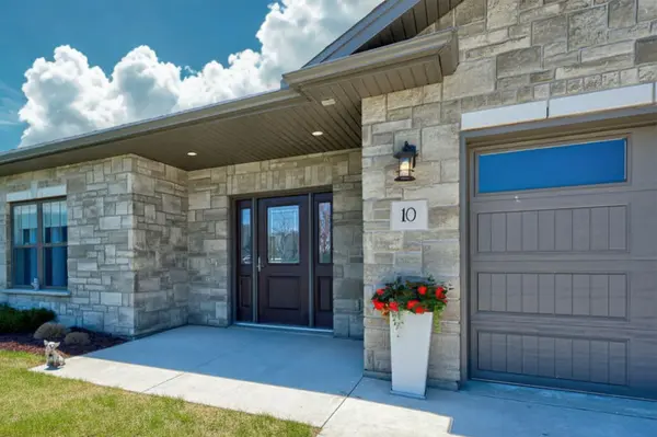 1050 WATERLOO ST #10, Saugeen Shores, ON N0H 2C3