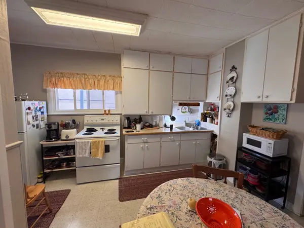 832 Main ST W, North Bay, ON P1B 2V9