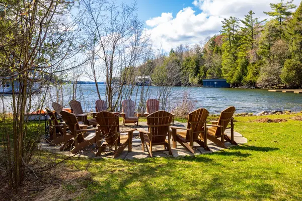 1098 Hemlock Point RD, Muskoka Lakes, ON P0B 1J0