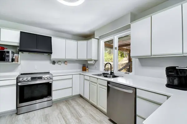 25 Forest Hill RD, Bancroft, ON K0L 1C0