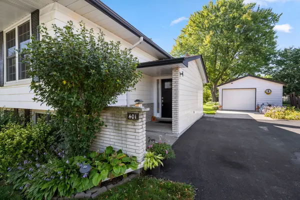 401 Mohawk RD W, Hamilton, ON L9C 1W5