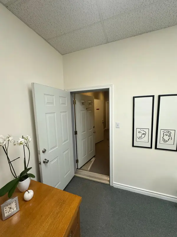 186 Albert ST #207, London East, ON N6A 1M1
