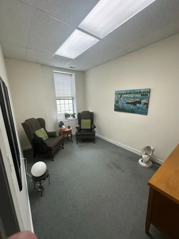 186 Albert ST #207, London East, ON N6A 1M1