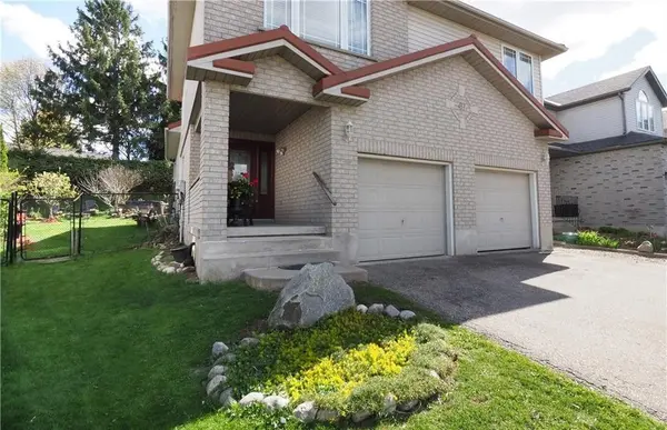 40 Dineen CT, Kitchener, ON N2B 3X3