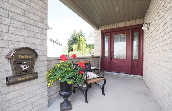 40 Dineen CT, Kitchener, ON N2B 3X3
