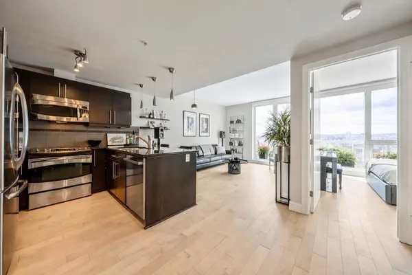 817 15 AVE SW #1806,  Calgary,  AB T2R 0H8