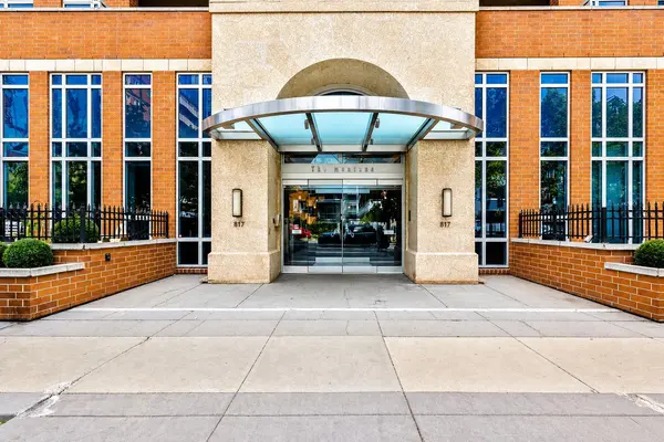 817 15 AVE SW #1806, Calgary, AB T2R 0H8