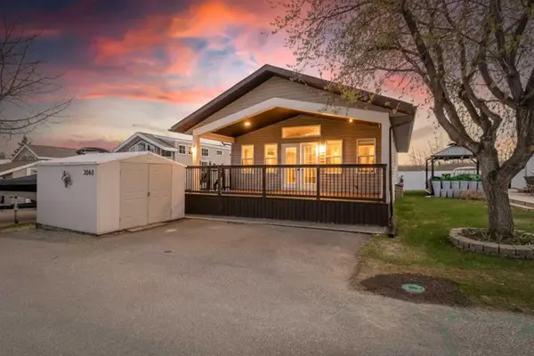 27054 South Pine Lake Road RD #3060,  Rural Red Deer County,  AB T0M1S0